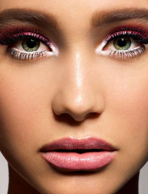 Trucco bianco e rosa per occhi verdi