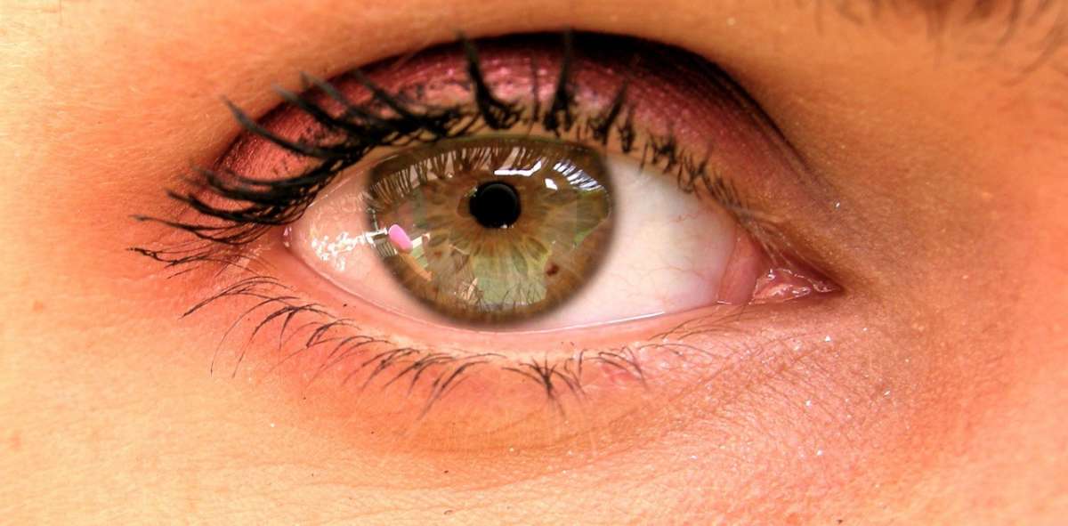 Trucco occhi rosa e nero