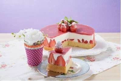 Torta allo yogurt fredda glassata