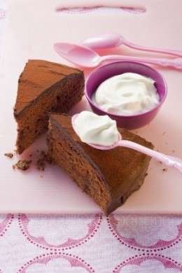 Torta Sacher con panna