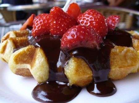 waffle cioccolato e fragole