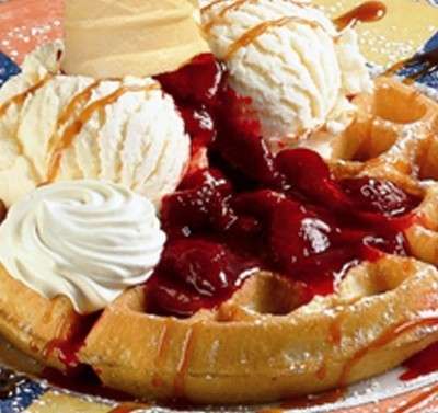 waffle con gelato e panna