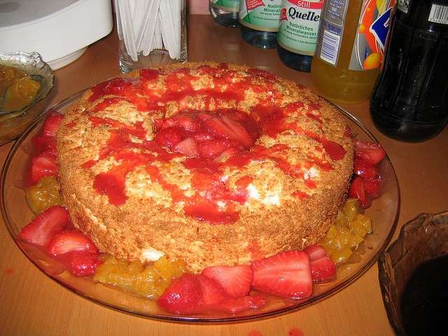 Angel cake farcita con fragole