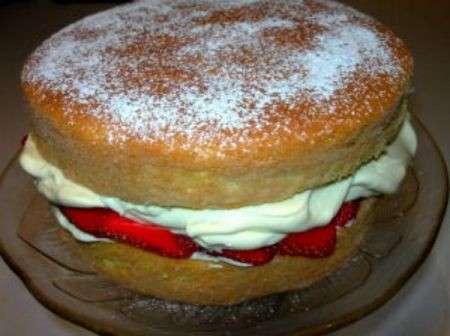 sponge cake con fragole