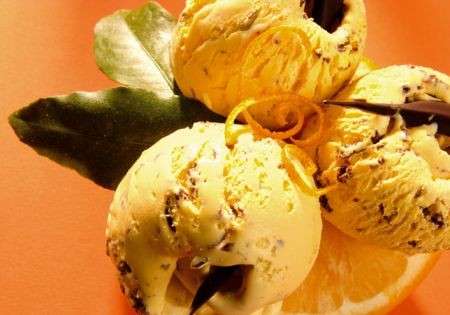 Gelato all'arancia e cioccolato