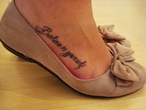 Il tatuaggio trendy sul piede