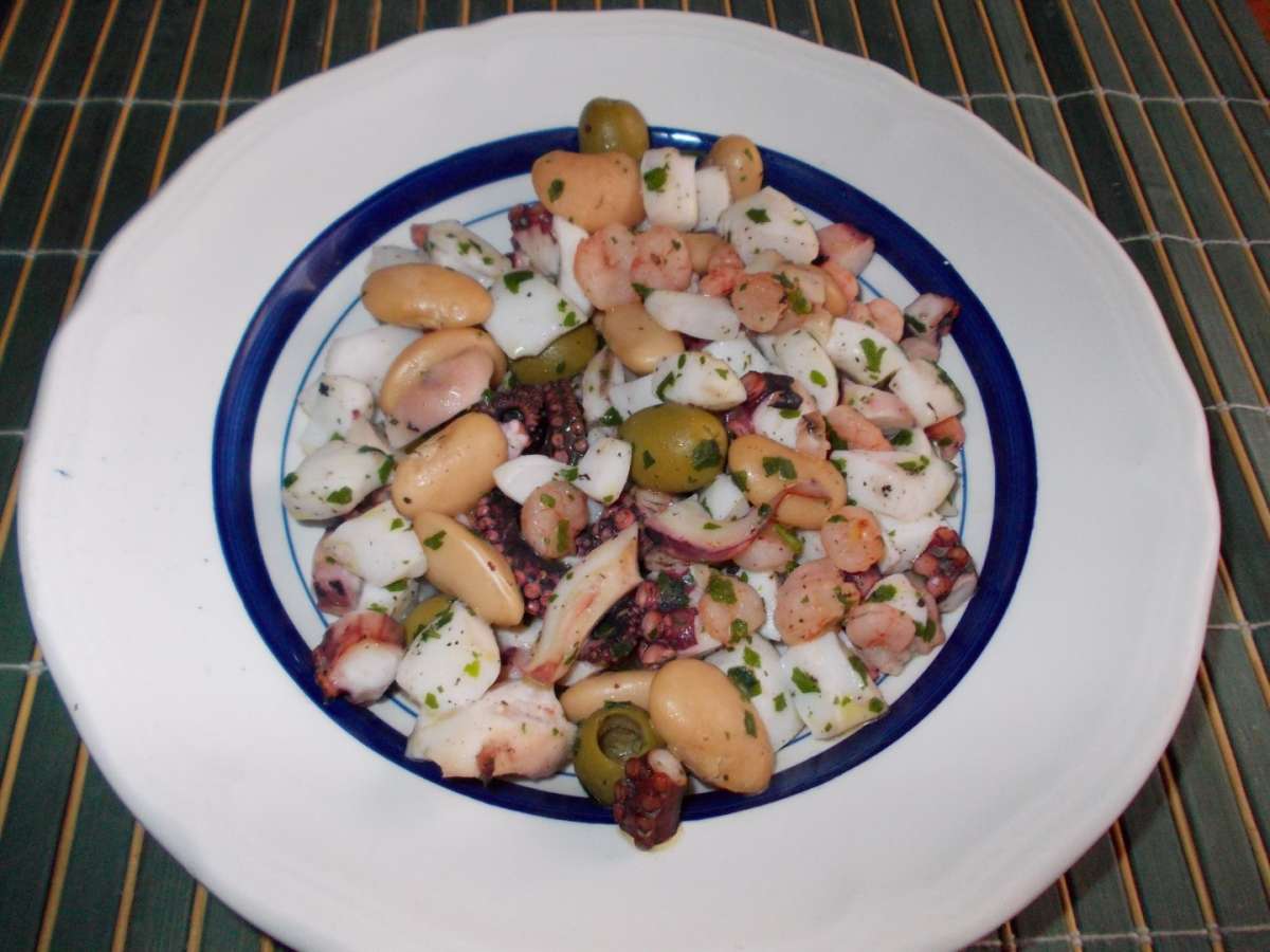 Insalata di mare e fagioli