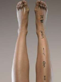Tatuaggi frasi gambe