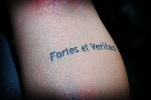 Tatuaggio in latino