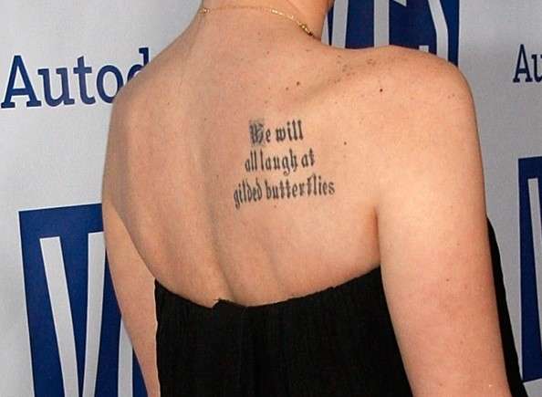 Un tatuaggio sulla spalla