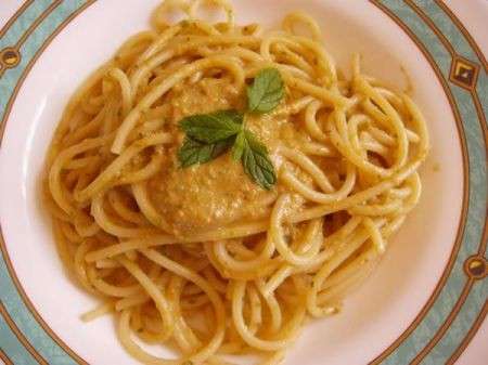 spaghetti pesto alla siciliana