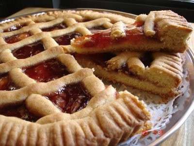 crostata di marmellata rossa