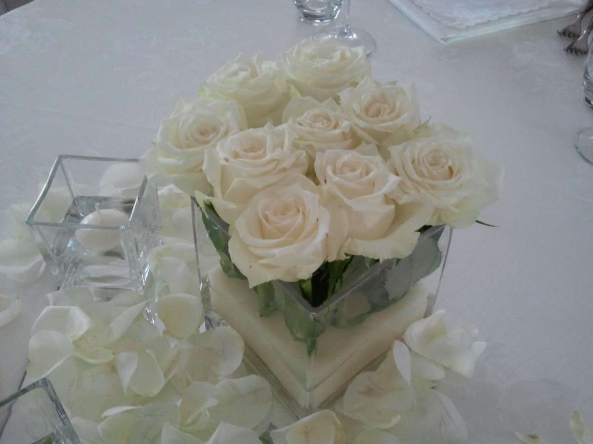Centrotavola matrimonio con le rose bianche