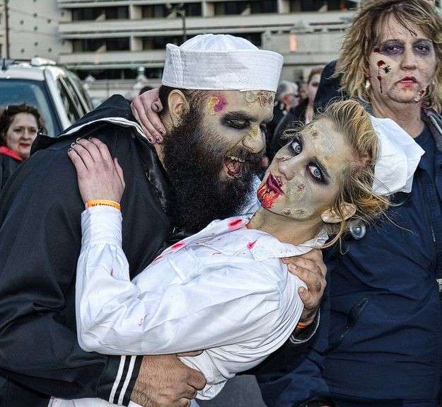 Coppia di zombie