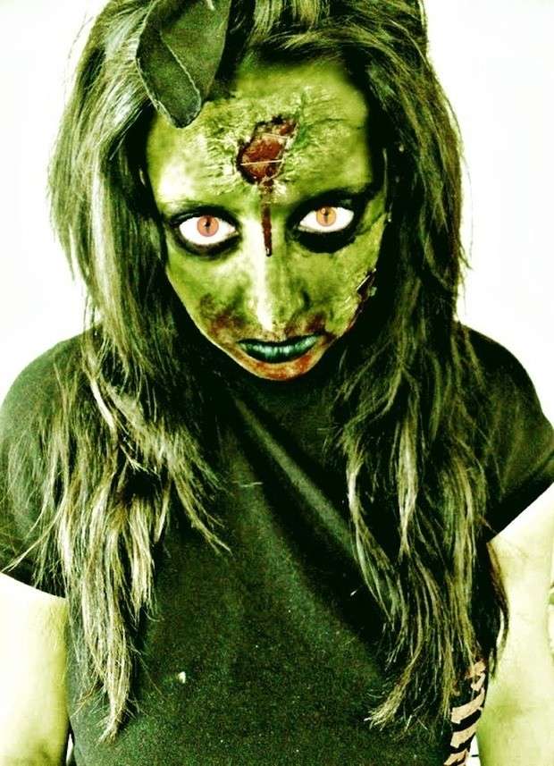 Donna zombie verde