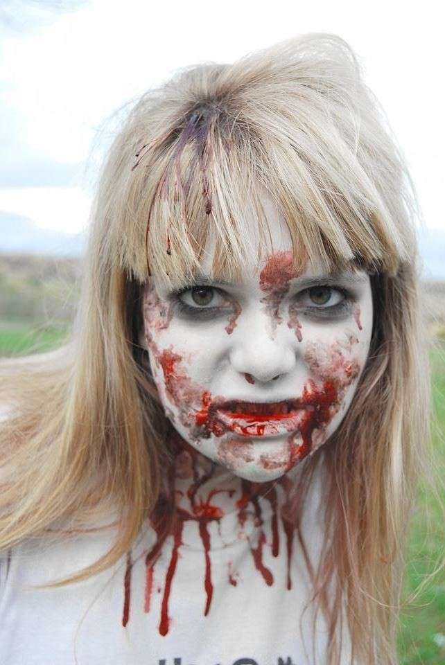 Trucco zombie con sangue finto