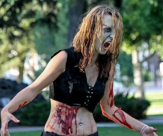 Zombie donna che urla