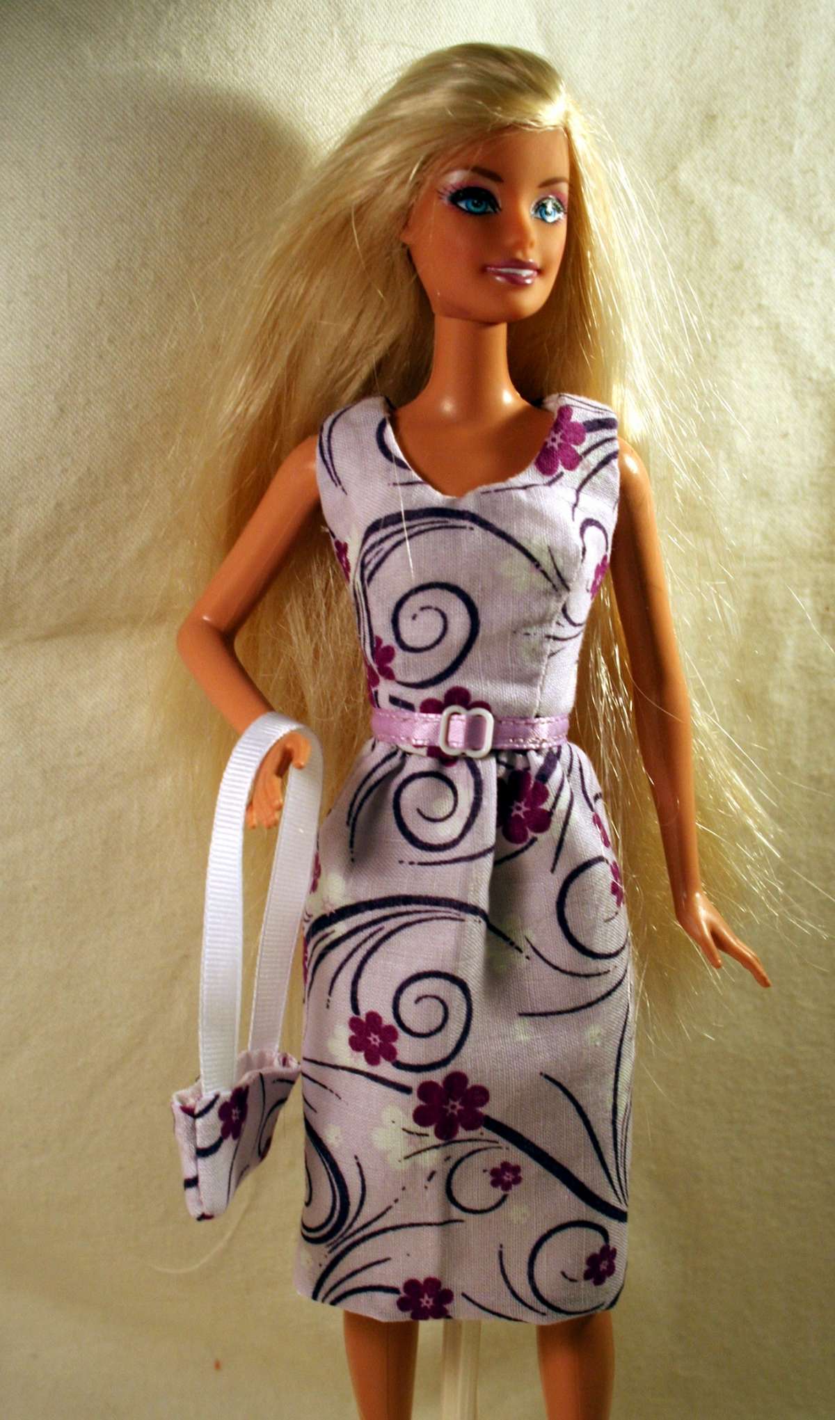 Abiti per bambole  Barbie con borsa