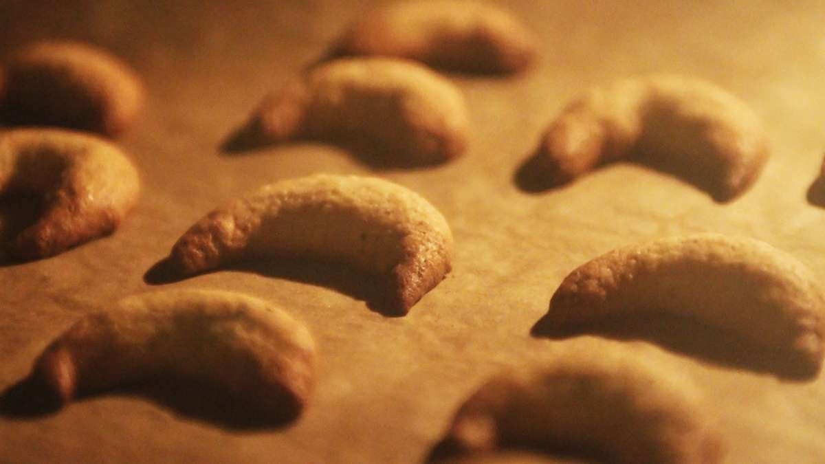 Vanillekipferl che cuociono in forno