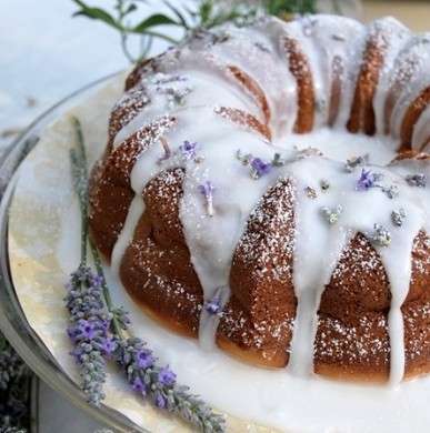 Torta alla lavanda glassa