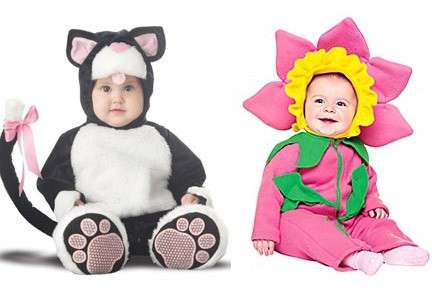 Bambini vestiti da fiore e gattino per Carnevale
