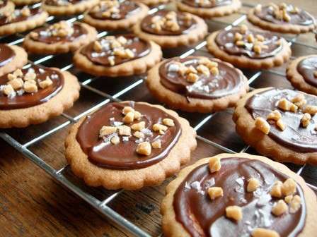 Biscotti con glassa al cioccolato, la ricetta