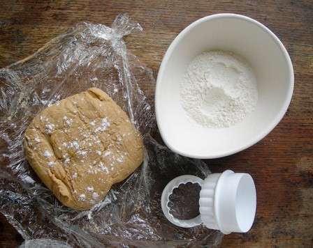 Biscotti con glassa al cioccolato: preparazione e consigli