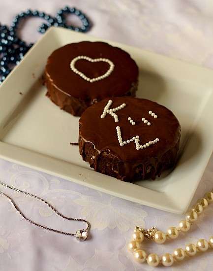 Biscotti con glassa al cioccolato con le iniziali