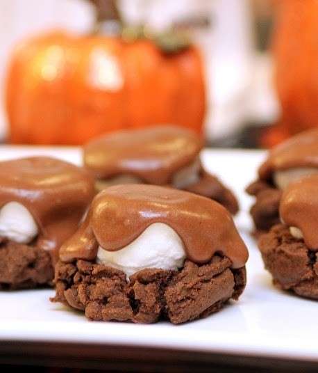 Biscotti con glassa al cioccolato con marshmallow