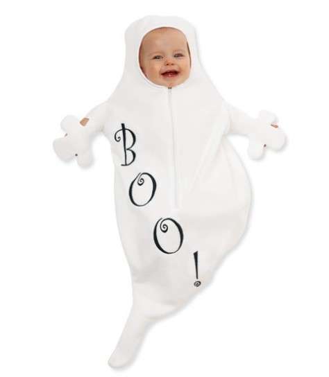Bambino vestito da fantasmino