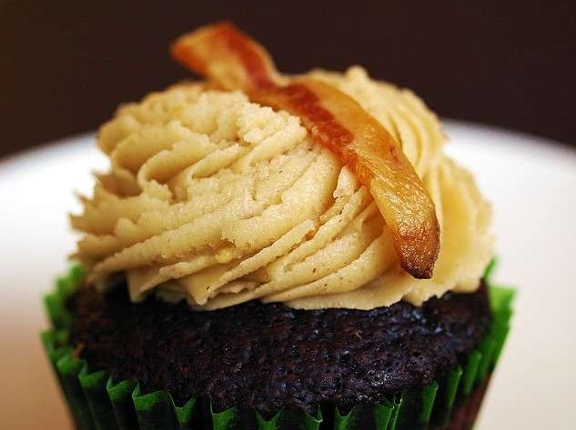 Cupcake al cioccolato con burro e pancetta