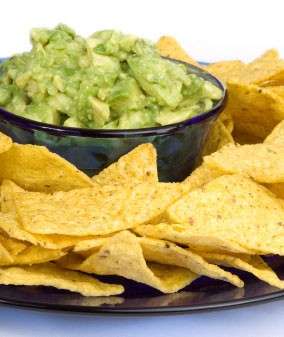 guacamole con chips