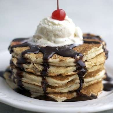 Pancakes banana split