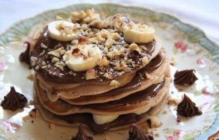 Pancakes con nutella e banane