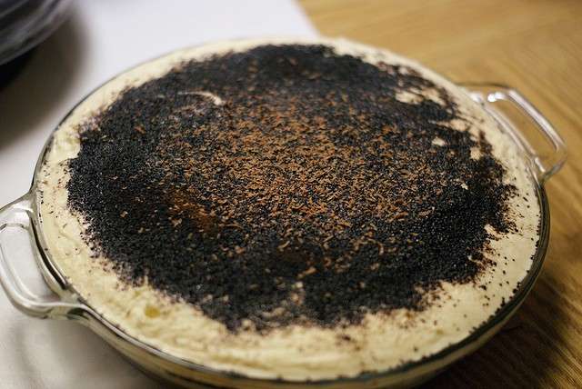 Tiramisù con riccioli di cioccolato