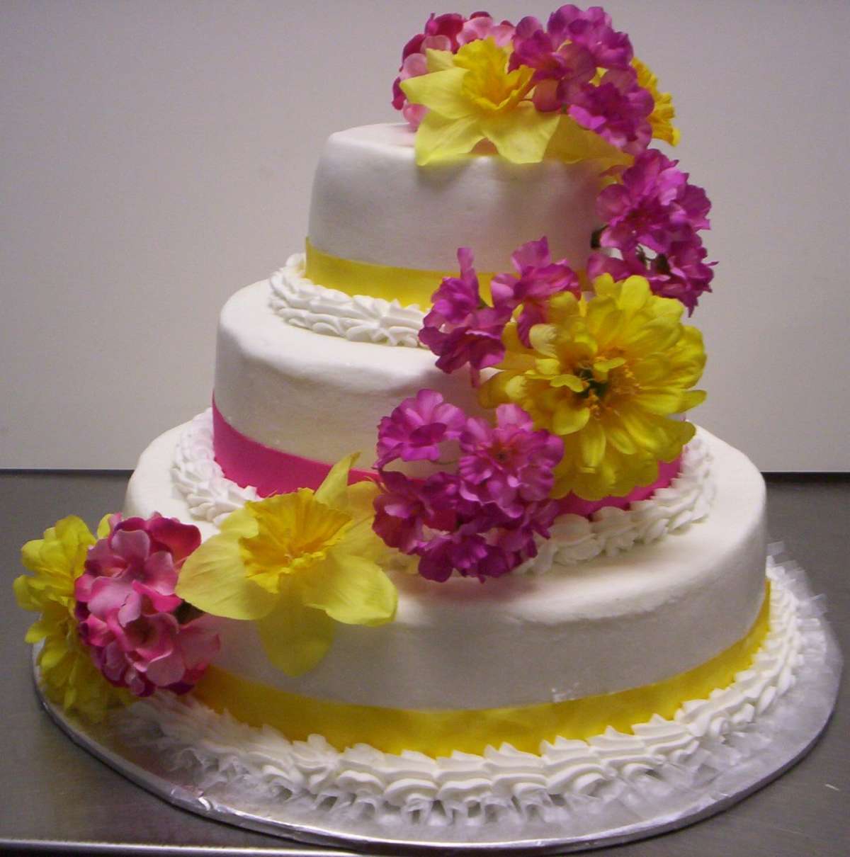 Torta nuziale fiori rosa e gialli