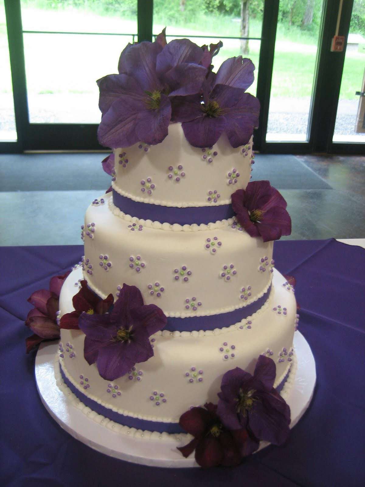 Torta nuziale fiori viola