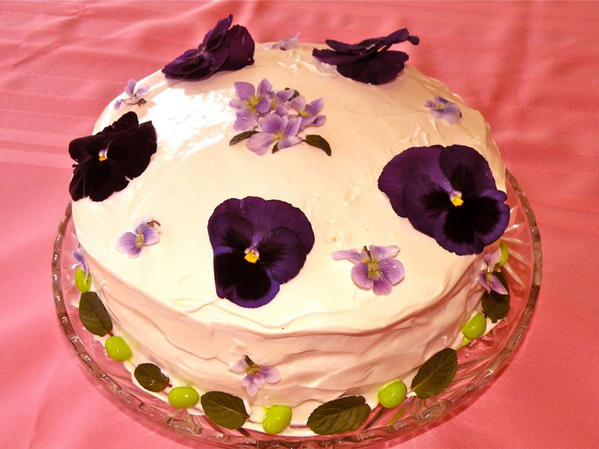 Torta nuziale fiori violette