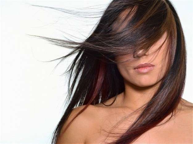 Balayage con colpi di sole rosso mogano