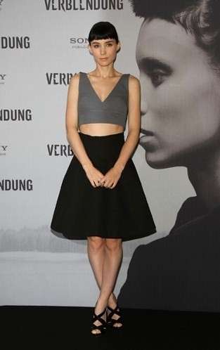 Rooney Mara con la pancia nuda