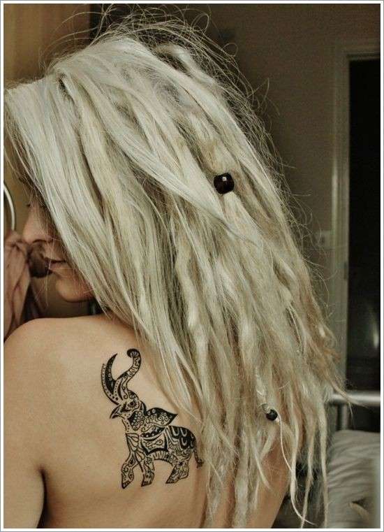 Tatuaggio elefante tribale sulla scapola