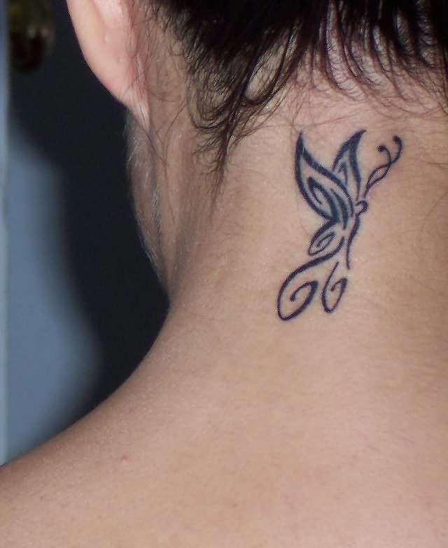 Tatuaggio piccolo farfalla tribale