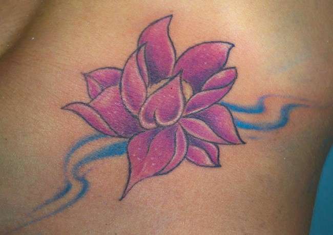 Tatuaggio tribale fiore di loto ritorno a casa