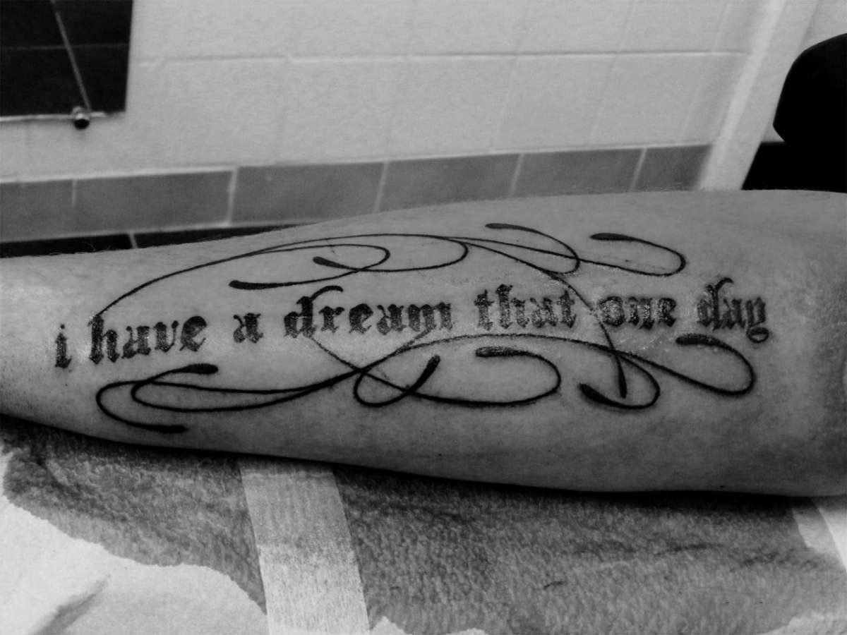 Frasi per tatuaggi con decori