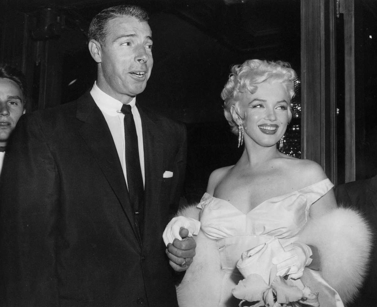 Marylin Monroe con il boa in pelliccia