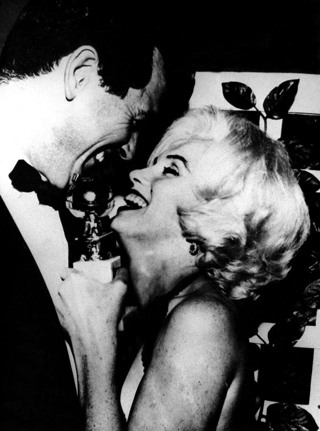 Marylin Monroe con il suo caschetto biondo