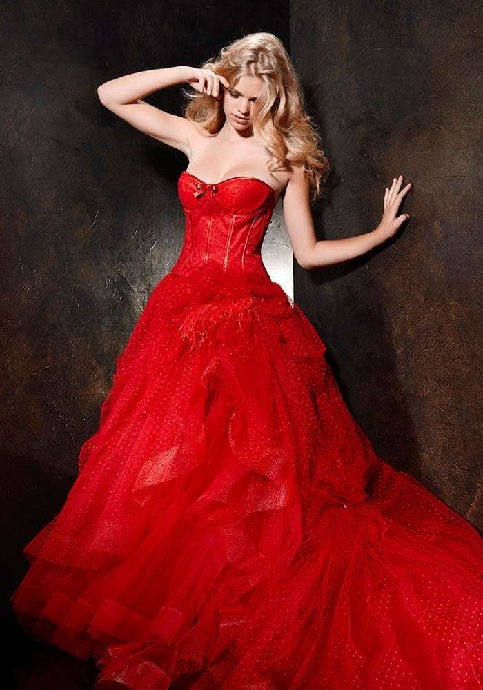 Abito da sposa rosso Alessandro Couture 2013 gonna morbida