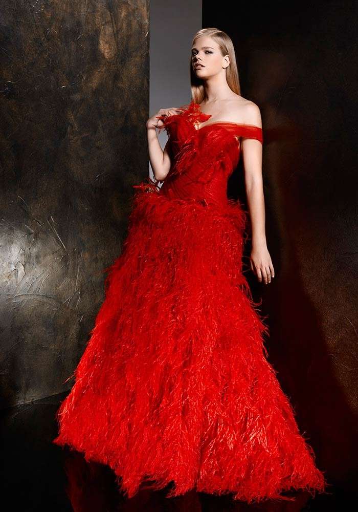 Abito da sposa rosso Alessandro Couture 2013 piume