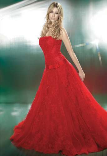 Abito da sposa rosso Alessandro Couture pizzo