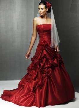 Abito da sposa rosso bustino